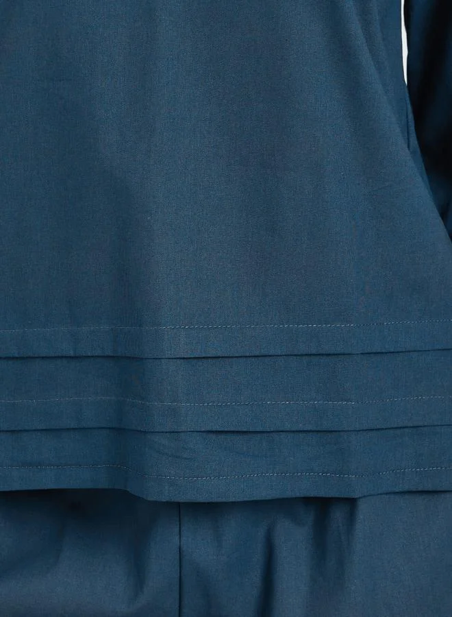 أميرة طقم من بلوزة بطيات وبنطال واسع محتشم